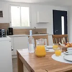 Les Muriers Apartment