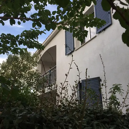 Les Muriers Apartman *