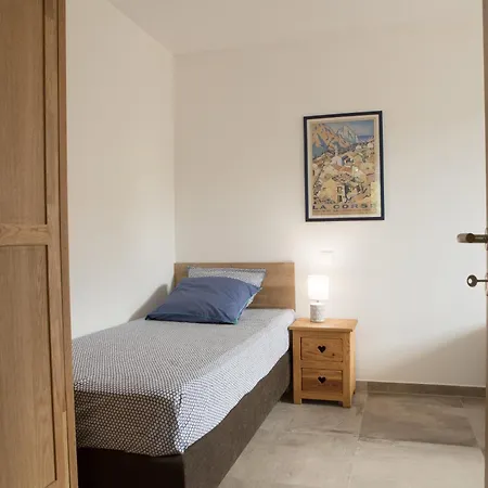 Les Muriers Apartman *