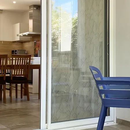 Les Muriers Apartment *