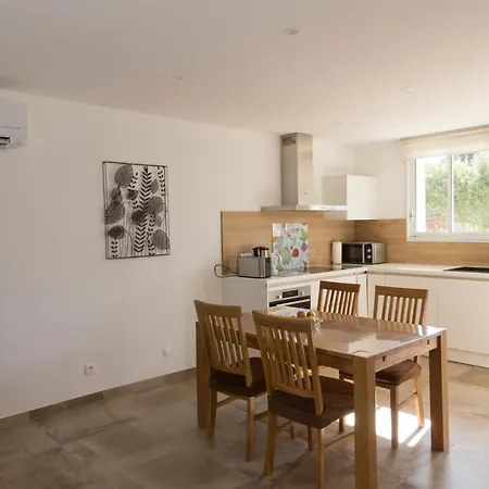 Les Muriers Apartment *