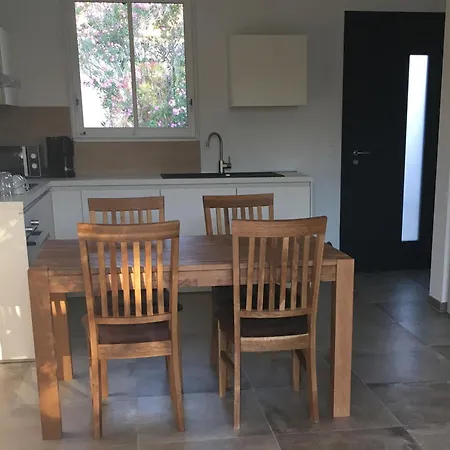 Les Muriers Apartman