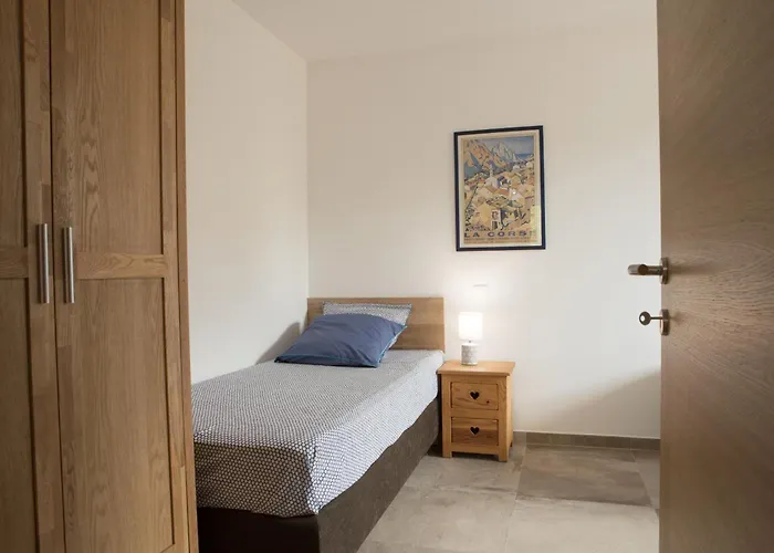 Les Muriers 公寓 *