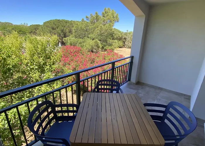 Les Muriers 公寓 *