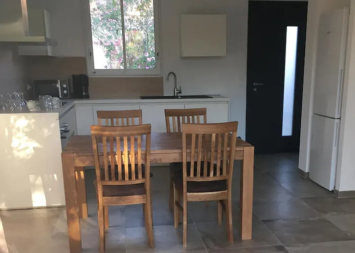 Les Muriers Apartman