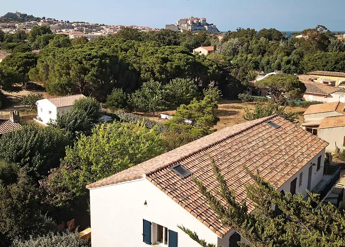 Les Muriers 公寓 *