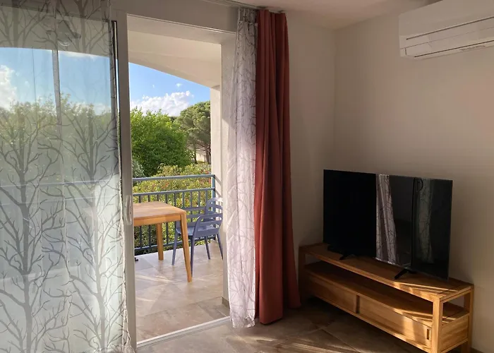 Les Muriers 公寓 *